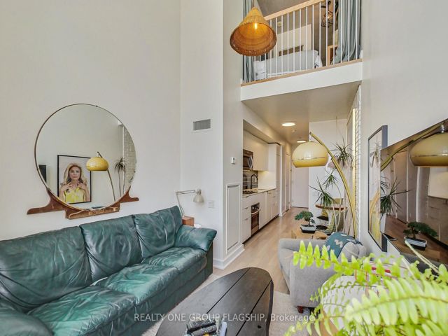 617 - 5 Hanna Ave