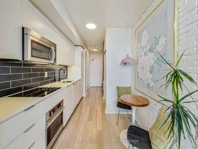 617 - 5 Hanna Ave