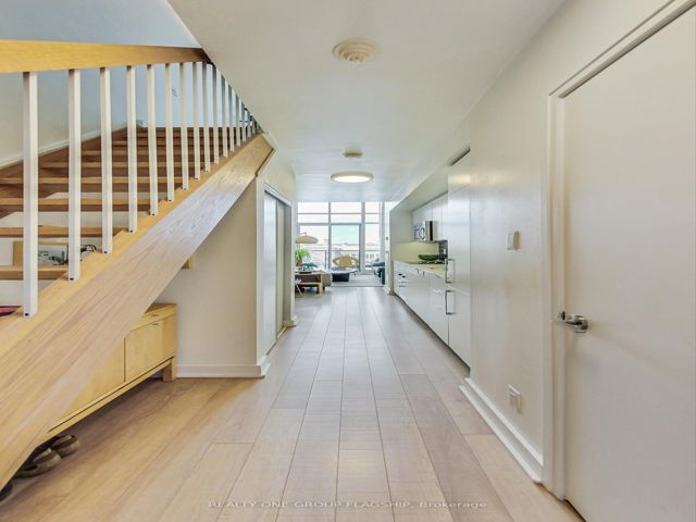 617 - 5 Hanna Ave