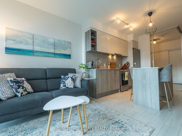 657 - 31 Tippett Rd