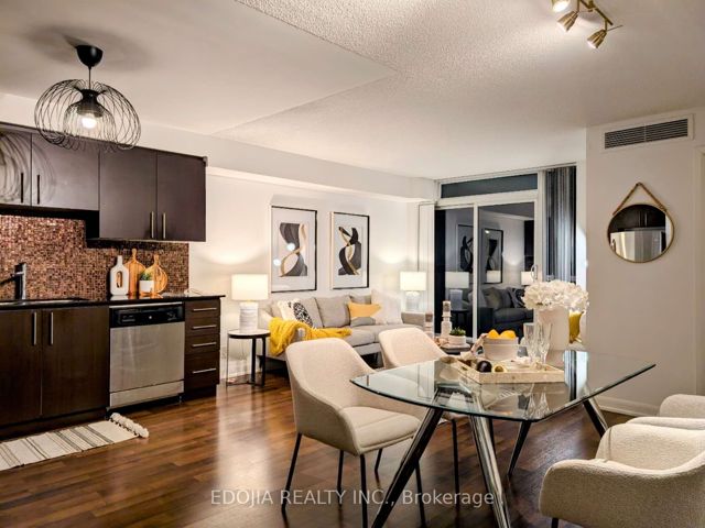 1011 - 17 Anndale Dr