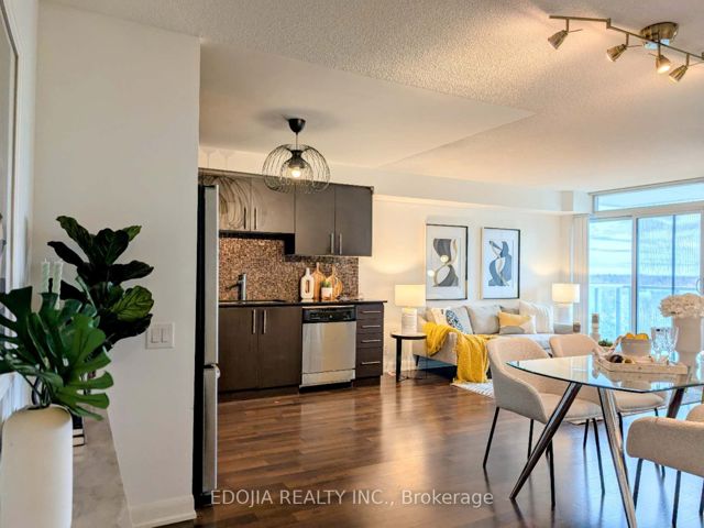 1011 - 17 Anndale Dr