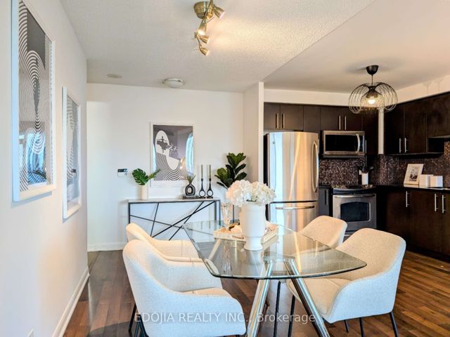 1011 - 17 Anndale Dr
