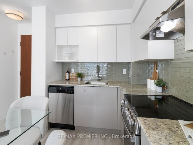 303 - 120 Varna Dr