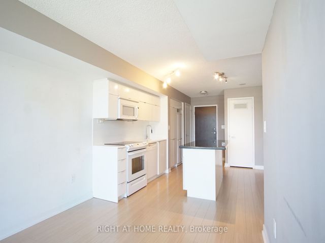 317 - 151 Dan Leckie Way