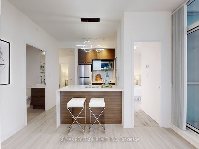 711 - 62 Forest Manor Rd
