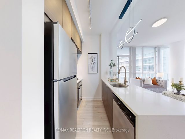 711 - 62 Forest Manor Rd