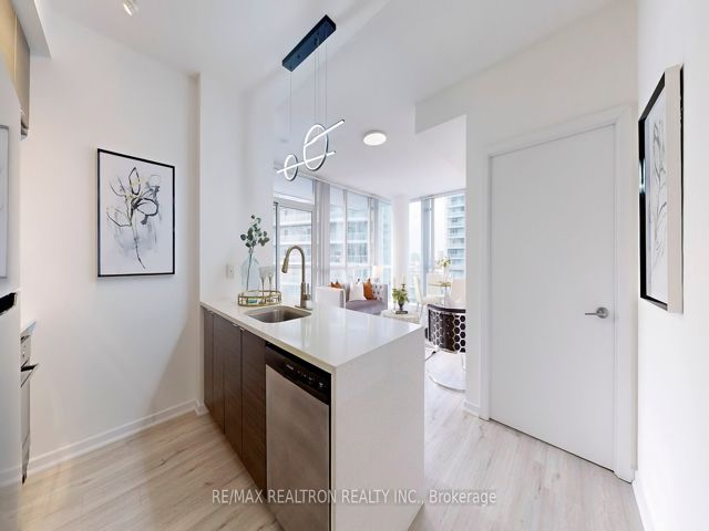 711 - 62 Forest Manor Rd