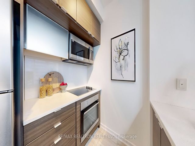 711 - 62 Forest Manor Rd