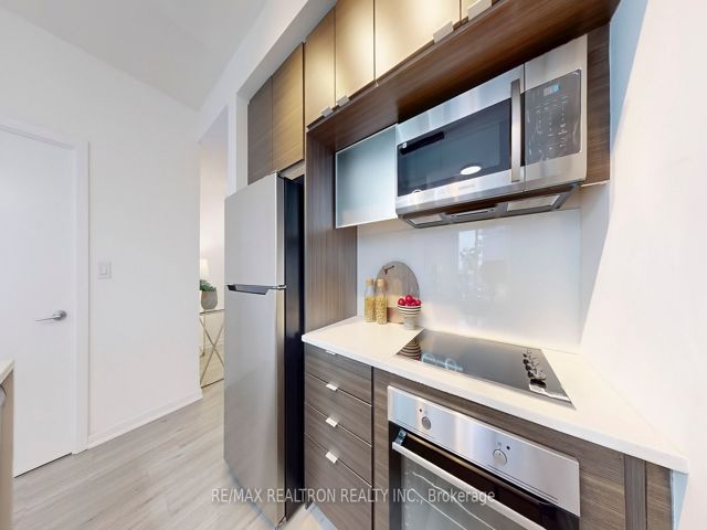 711 - 62 Forest Manor Rd