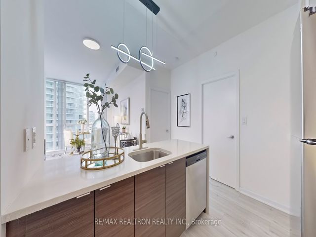 711 - 62 Forest Manor Rd