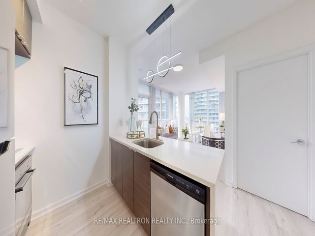 711 - 62 Forest Manor Rd