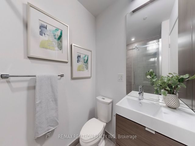 711 - 62 Forest Manor Rd