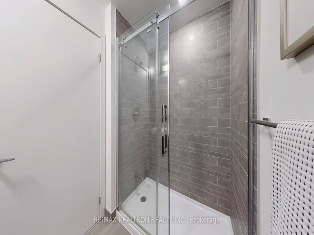 711 - 62 Forest Manor Rd