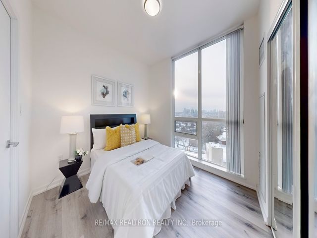 711 - 62 Forest Manor Rd