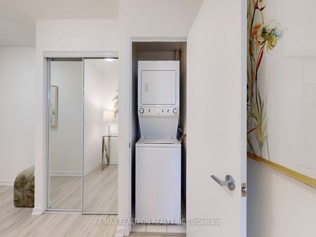 711 - 62 Forest Manor Rd