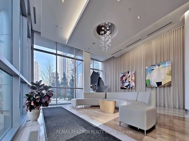 711 - 62 Forest Manor Rd