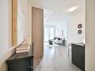 4205 - 2221 Yonge St