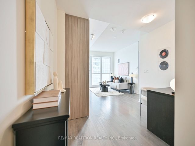4205 - 2221 Yonge St