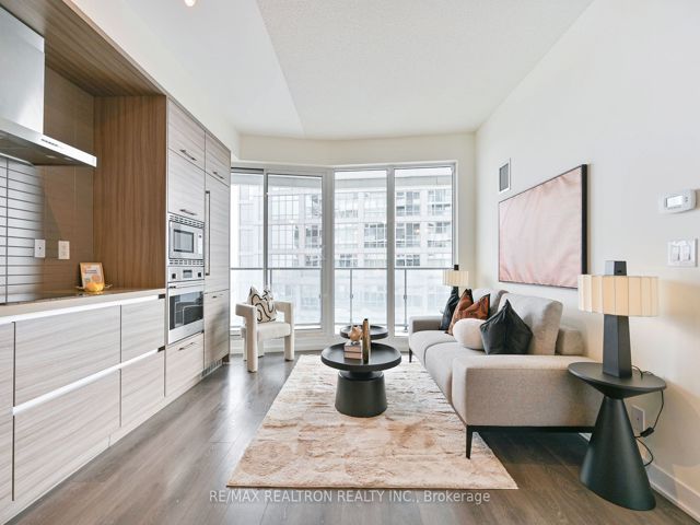 4205 - 2221 Yonge St