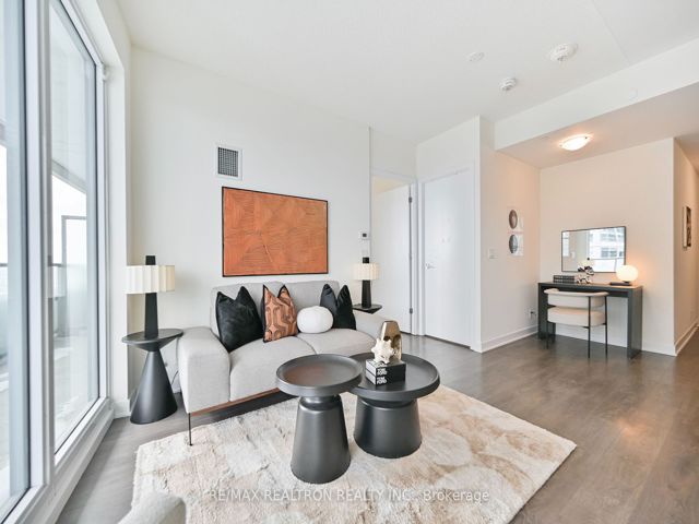 4205 - 2221 Yonge St