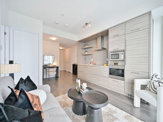 4205 - 2221 Yonge St