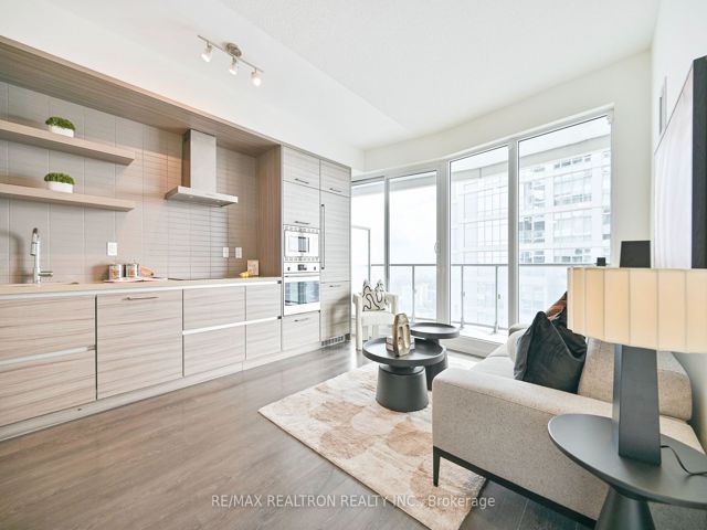 4205 - 2221 Yonge St