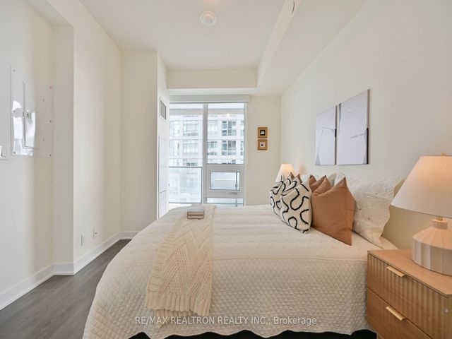 4205 - 2221 Yonge St