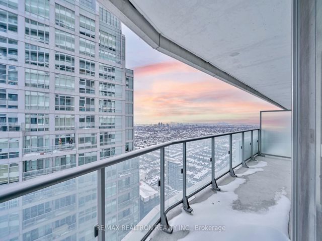 4205 - 2221 Yonge St