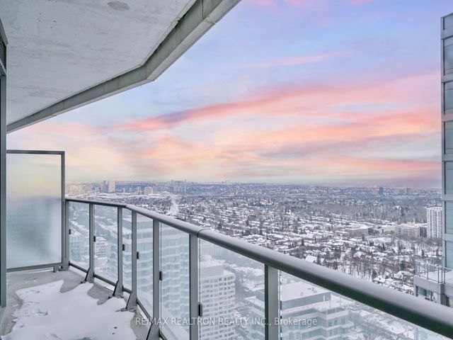 4205 - 2221 Yonge St
