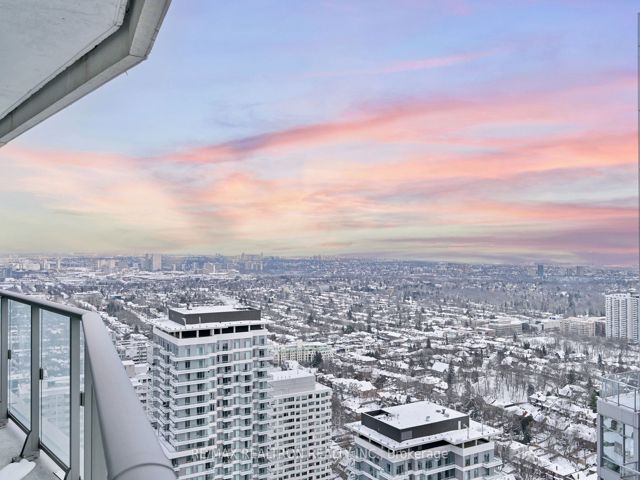 4205 - 2221 Yonge St