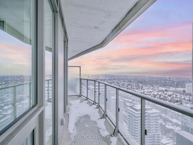 4205 - 2221 Yonge St