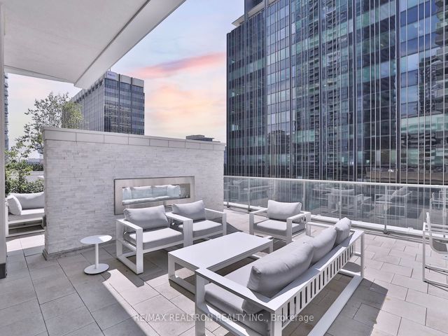 4205 - 2221 Yonge St
