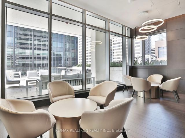 4205 - 2221 Yonge St