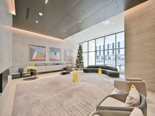 4205 - 2221 Yonge St