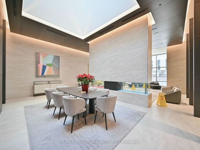 4205 - 2221 Yonge St
