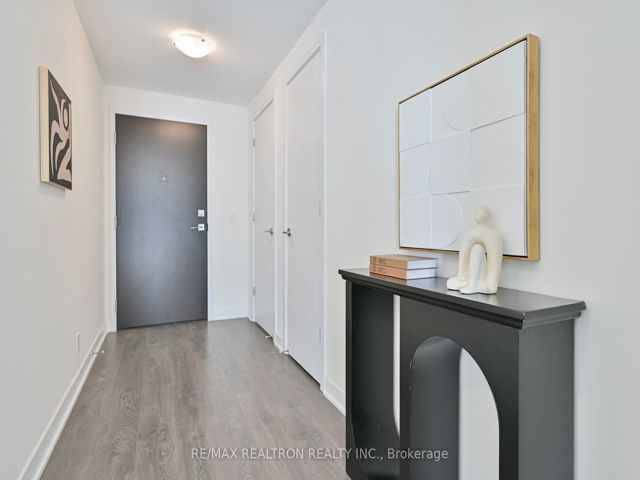 4205 - 2221 Yonge St