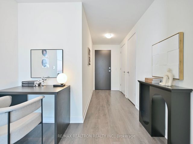 4205 - 2221 Yonge St