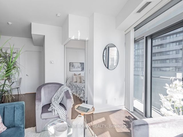 2202 - 14 York St