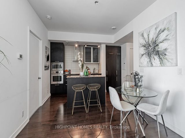 2202 - 14 York St