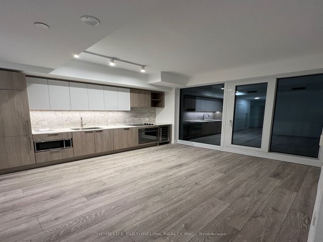 836 - 2020 Bathurst St