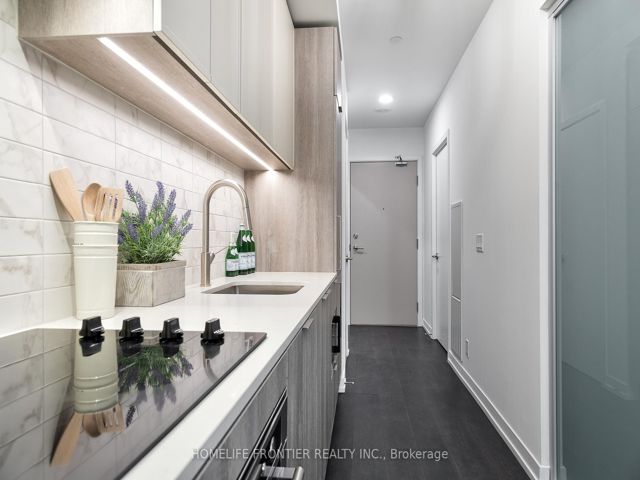 712 - 2020 Bathurst St