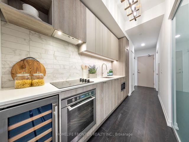 712 - 2020 Bathurst St