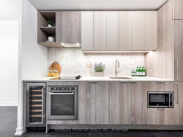 712 - 2020 Bathurst St