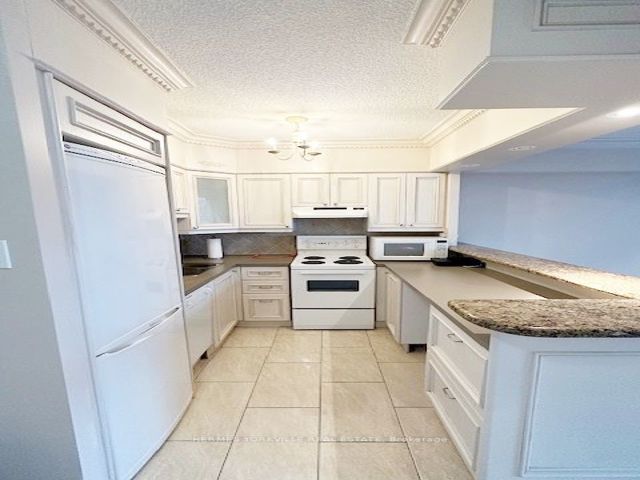 823 - 33 Harbour Sq