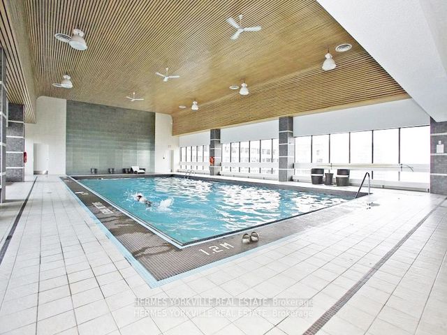 823 - 33 Harbour Sq