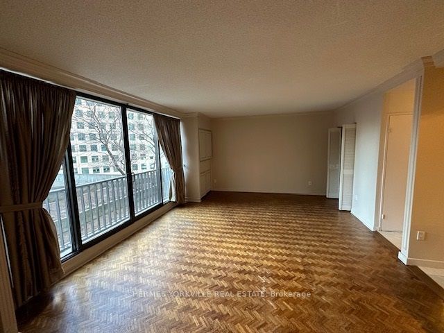 823 - 33 Harbour Sq