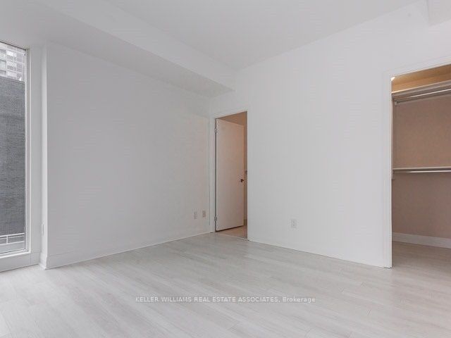 707 - 220 Victoria St