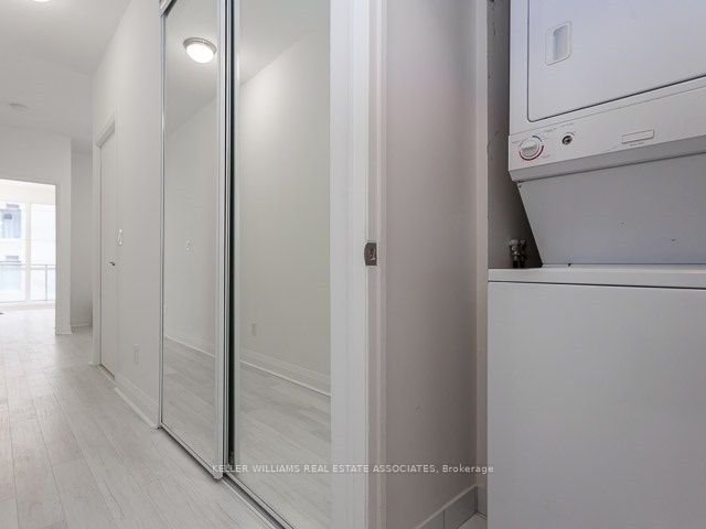 707 - 220 Victoria St