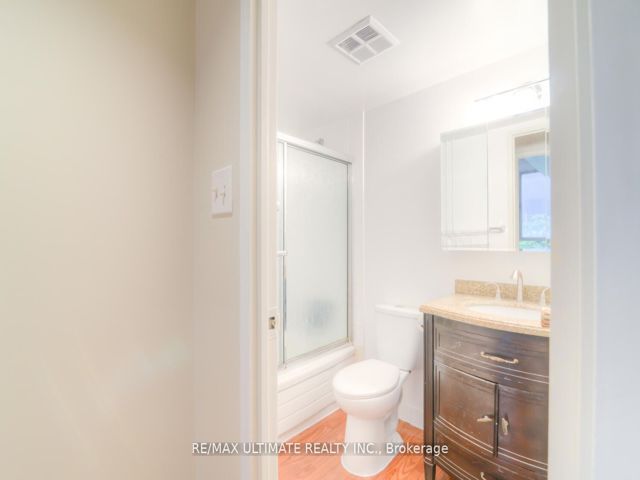 406 - 633 Bay St